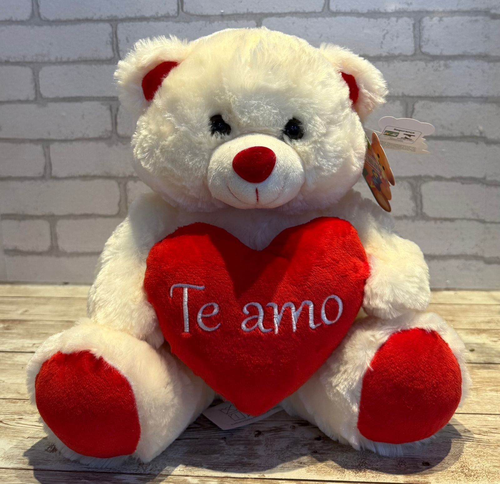 Urso M com Almofada de Coração - 23cm